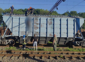 "Стан важкий, але стабільний": медики розповіли про стан дівчини, яку вразило струмом на даху потяга в Ніжині