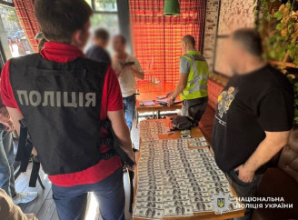 У Києві викрили посадовця Міноборони на схемі з «бронюванням» за 10 тисяч доларів