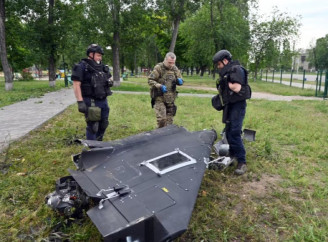 росія збирає «шахеди» силами сотень африканських жінок — Le Monde