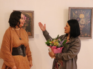 «В царстві флори»: у Ніжині відкрилася виставка пресованої флористики Катерини Борисової