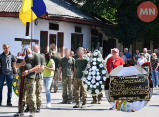 Ніжин попрощався з Воїном — Ігорем Віротченком