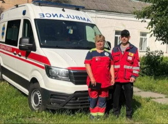 Народився в дорозі: на Ніжинщині жінка народила хлопчика в машині швидкої