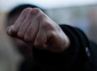 У Чернігові чоловік напав на дитину біля школи – поліція відкрила провадження