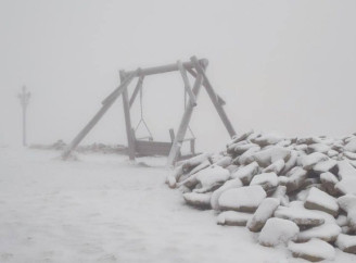 Вхурделило у Карпатах 28 вересня: сніг на Чорногірському хребті