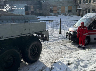 Завірюха та ожеледиця спричинили транспортний колапс на дорогах України