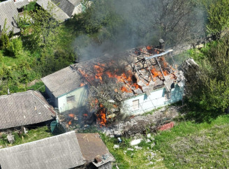 Пошкоджені шість житлових будинків та адмінприміщення міської ради: росіяни обстріляли Чернігівщину