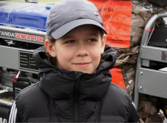 Маленький учасник великої справи: юний волонтер Павло Ткаченко передав допомогу військовим у Чернігові