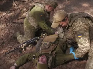 Коли кожна секунда — шанс на життя: як прикордонники опановують курс бійця - Відео