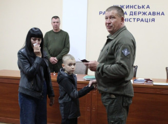 Родині загиблого воїна з Ніжинщини вручили посмертну нагороду 