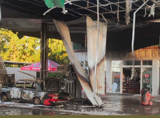 На Чернігівщині після атаки ворожого безпілотника горів приватний будинок