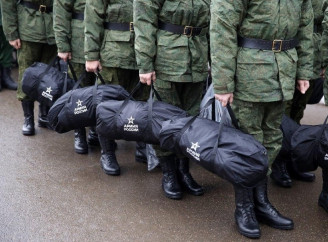 У росії запровадили цілорічний призов і залучатимуть резервістів для охорони НПЗ