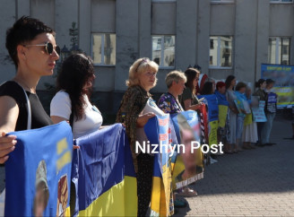 "Я без тебе, як жовтий без синього": у Ніжині відбулася мирна акція на підтримку безвісти зниклих захисників