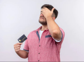 Банки почали частіше блокувати рахунки українців: названо головні причини