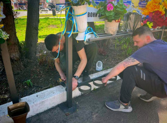 На Алеї Героїв у Ніжині зробили додаткове освітлення та встановили тримачі для квіткових вазонів