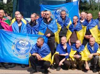 Наші вдома: В Україну повернули 84 полонених, серед них захисники Маріуполя і цивільні