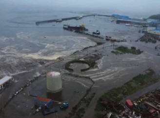 Потужний землетрус біля Камчатки спричинив загрозу цунамі: Японія евакуює мільйони