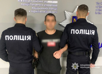 Заліз у будинок і вкрав речі: у Ніжині затримали підозрюваного у грабежі