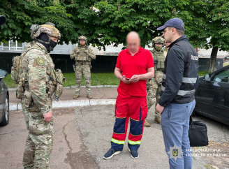 Поліція Чернігівщини викрила угруповання медиків, які налагодили корупційну схему ухилення від ЗСУ