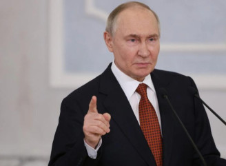 Путін анонсував скорочення військових витрат через падіння економіки