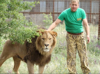 У Криму леви тяжко поранили власника сафарі-парку