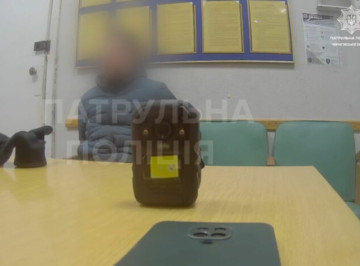 У Чернігові велосипедист без ліхтарів тікав від патрульних і чинив опір