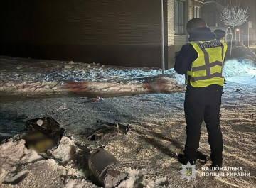 У Чернігові ворожий безпілотник впав на прибудинковій території