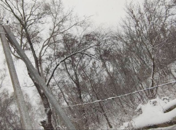 Негода та обстріли залишили без світла понад 60 тисяч абонентів на Чернігівщині