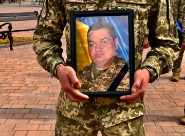 Ніжин попрощався з Воїном — Романом Полов'яном