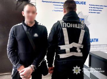 У Прилуках затримали двох чоловіків, які намагалися викрасти посилки на пошті