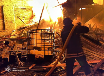 Російські дрони вдарили по Новгород-Сіверському: сталася пожежа складу