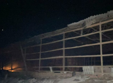 На Чернігівщині масштабна пожежа знищила зерносховище: росіяни вдарили по агропідприємству 