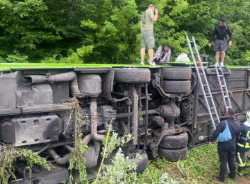 На Львівщині у ДТП потрапив автобус під керуванням жителя Чернігова: п’ятеро людей у лікарні