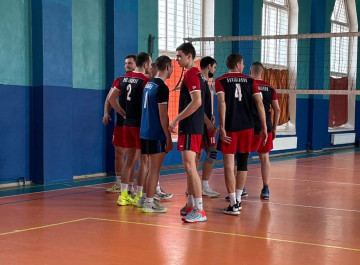 Ніжинські волейболісти впевнено вийшли у фінал чемпіонату області