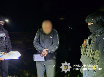 Фасував у будинку та переховував під землею: на Чернігівщині перекрили наркобізнес