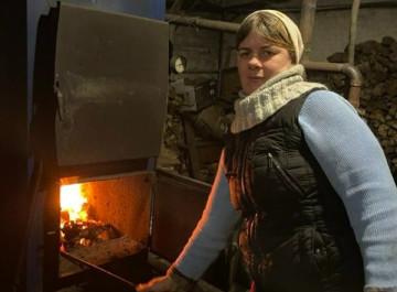 Змінили фах і довели, що «чоловічих» професій не існує: історія трьох машиністок-кочегарок із Чернігівщини