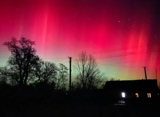 Червоне небо над Україною: астроном дав коментар щодо полярного сяйва фото