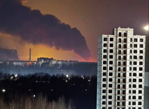 У Росії заявили про атаку на НПЗ у Ярославлі і завод у Чапаєвську фото