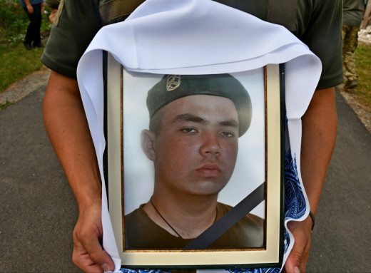 Ніжин попрощався з Воїном — Михайлом Ковалем фото Ніжин попрощався з Воїном — Михайлом Ковалем фото