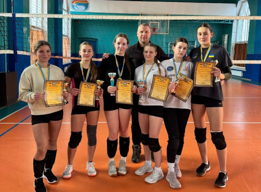 Юні волейболістки випередили досвідчених: у Ніжині відбувся зимовий кубок міста з пляжного волейболу фото