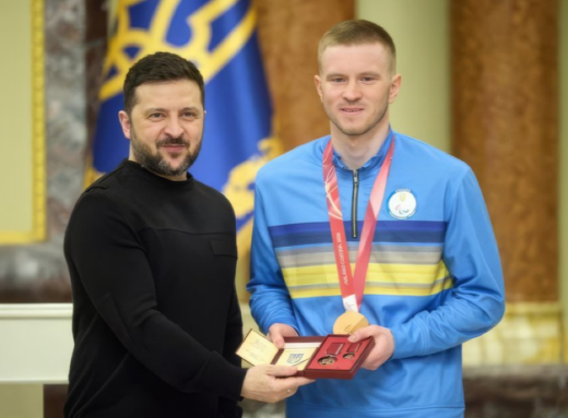 Паралімпійця з Ніжинщини Дмитра Суярка нагородили орденом «За заслуги» ІІІ ступеня фото