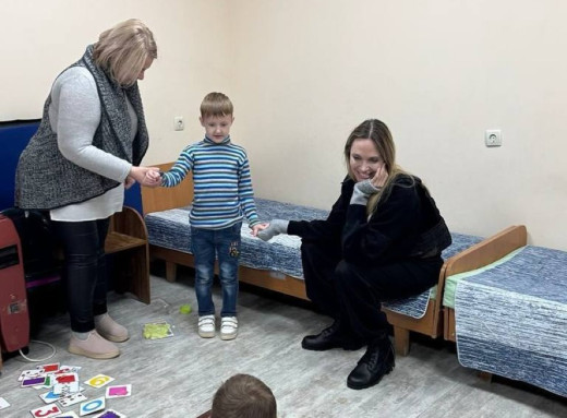 Анджеліна Джолі показала відео зі своєї поїздки до Херсона та Миколаєва фото