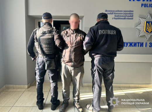 Ударив у потязі та вкрав 12 тисяч: поліція Ніжина затримала грабіжника