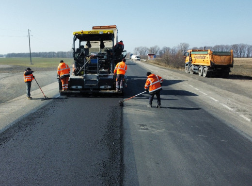 На Чернігівщині за місяць відремонтували понад 112 тисяч «квадратів» доріг фото
