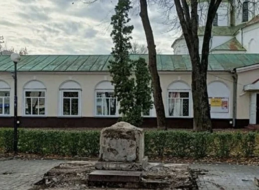 Хто прийняв рішення ремонтувати у Ніжині пам'ятник Марії Заньковецькій (Відео) фото