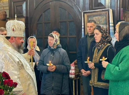 Єпископ Чернігівський і Ніжинський відспівав Ніну Матвієнко фото
