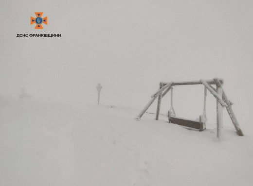 Карпати засипало снігом, температура впала до мінус трьох фото