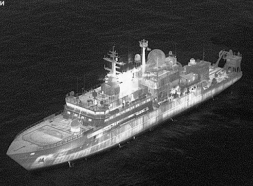 російський корабель «Янтарь» засліпив лазером пілотів британського літака під час спостереження фото