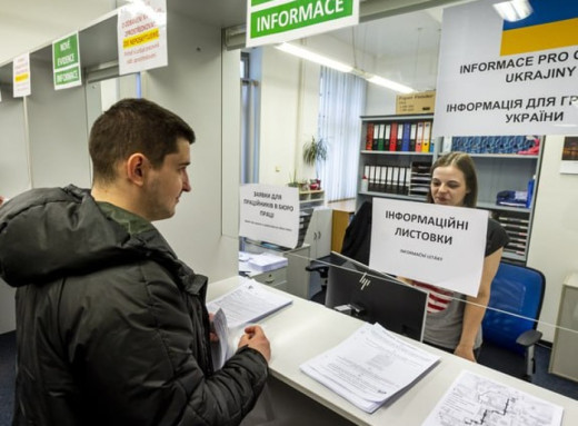 Нові правила для українців у Чехії: уряд хоче змінити умови допомоги фото