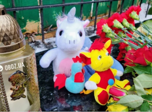 Роковини авіакатастрофи у Броварах: квіти та паперові янголи на місці трагедії фото