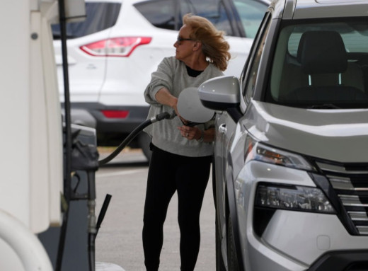 Бензин у США знову подорожчав до максимуму з 2022 року фото